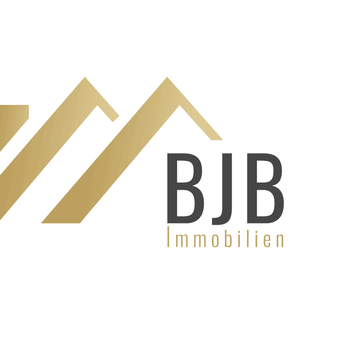 Logo mit stilisierten goldenen und schwarzen „M“-Formen auf der linken Seite und dem Text „BJB Immobilien“ auf der rechten Seite.